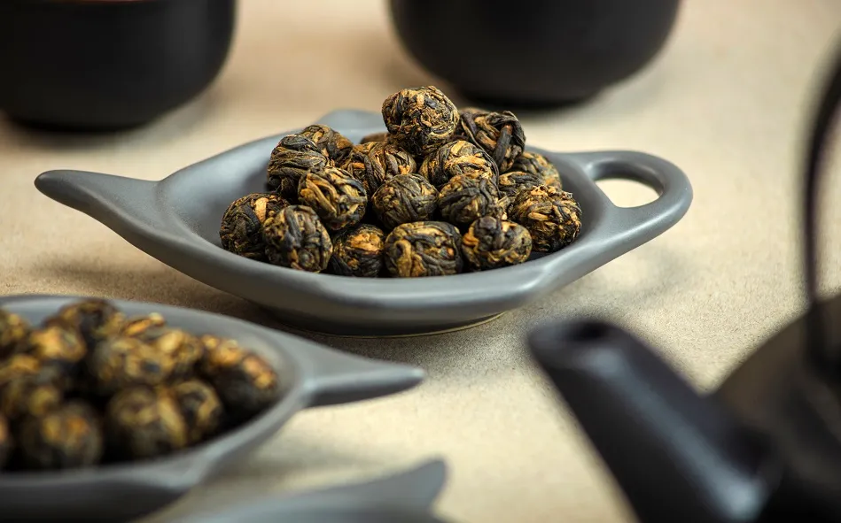 Dragon Pearl Black - czarna herbata w kulach przypominających perły